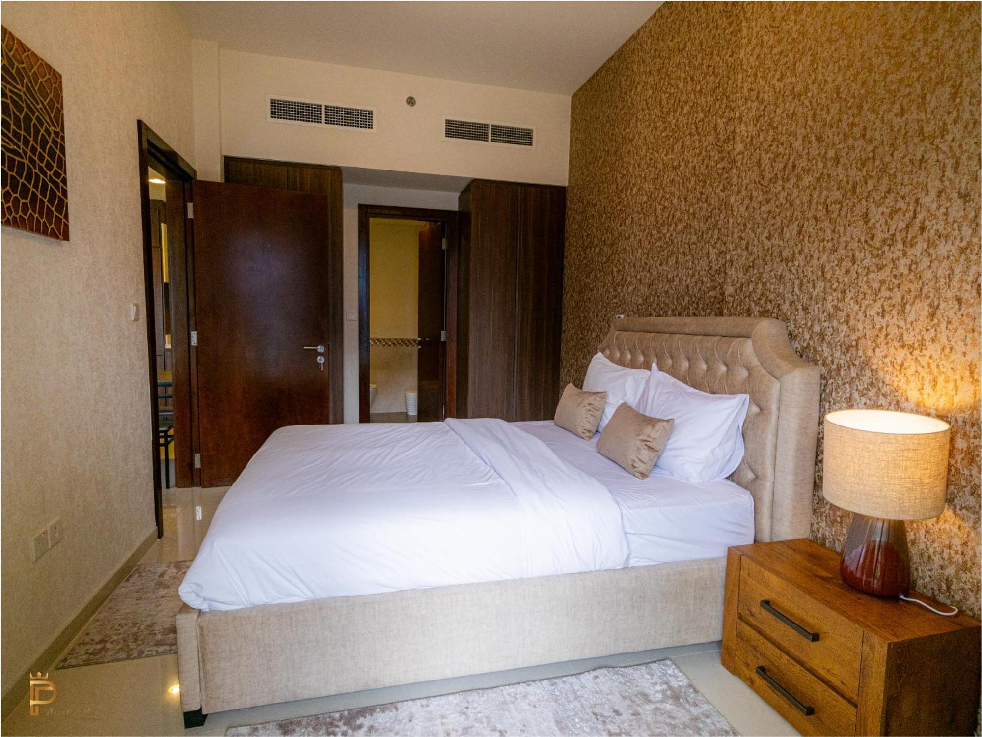 Business Bay Vera Residences, Paradise View Apartment *